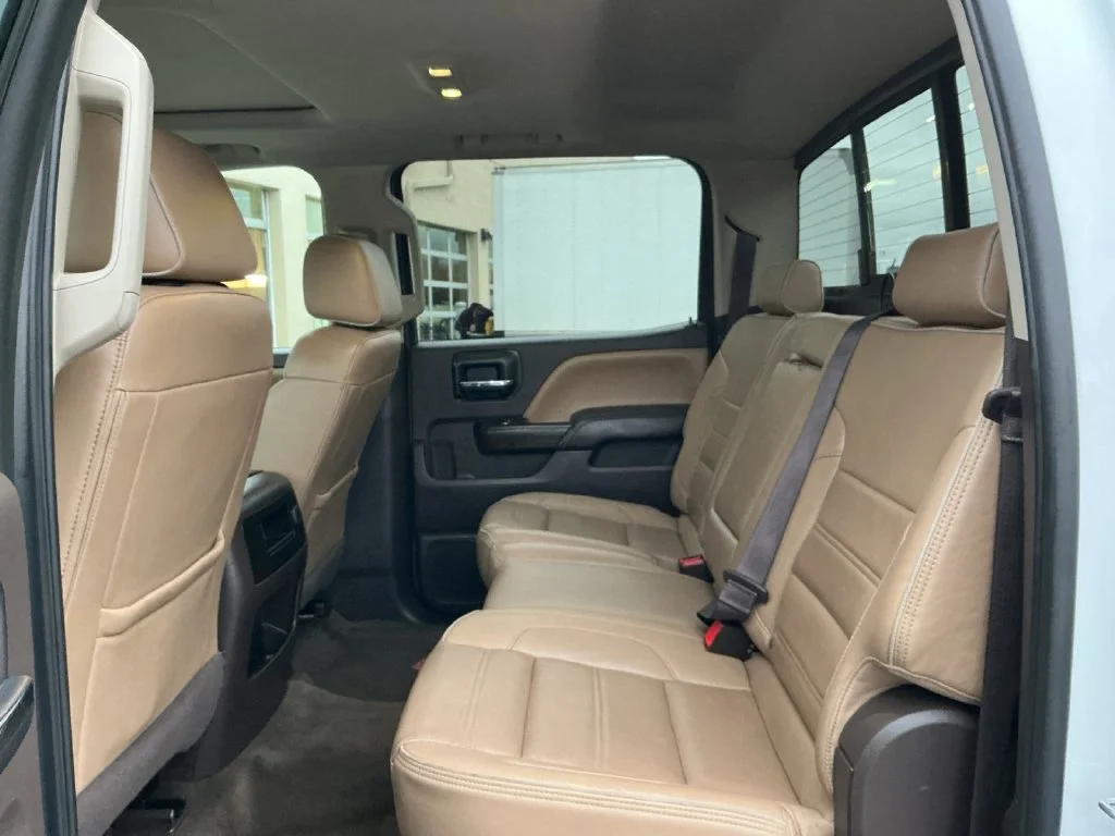 Used 2017 WHITE FROST TRICOAT GMC Denali image 27
