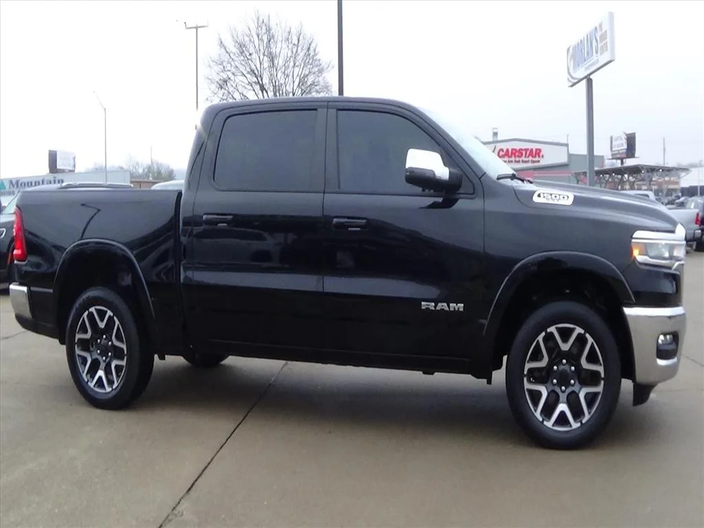 Certified Used 2025 Diamond Black Crystal Pearl Coat (pxj) RAM Laramie image 5