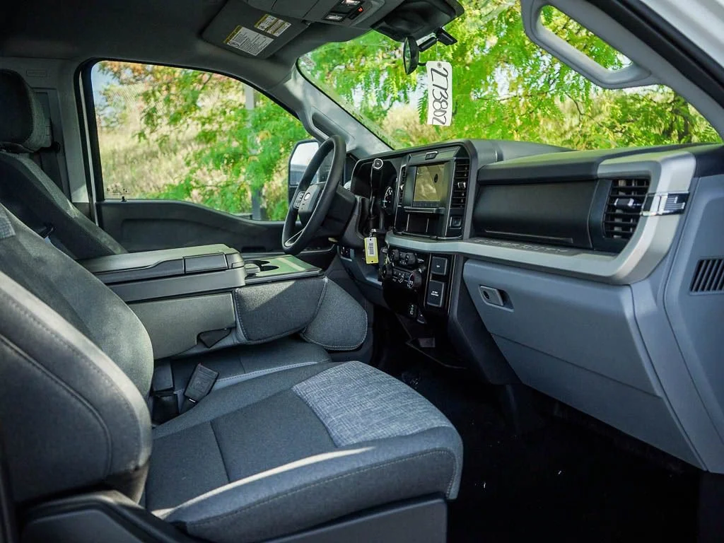New 2027 Oxford White Ford F-350® XLT image 8