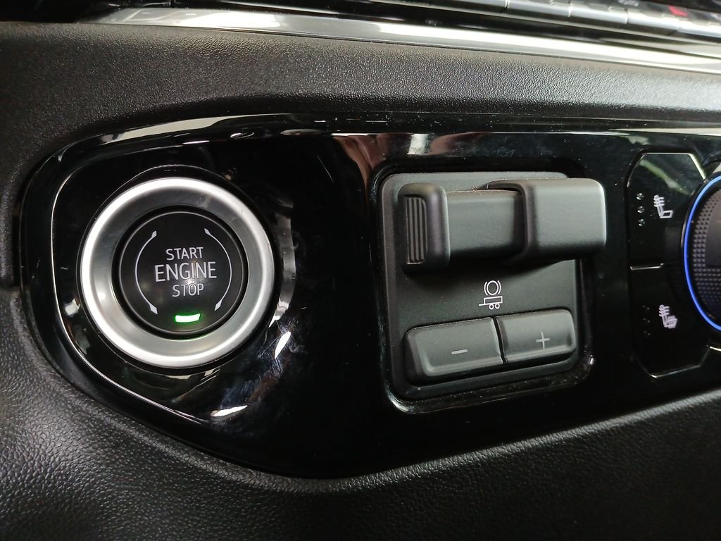 Used 2025 White Chevrolet LT image 17