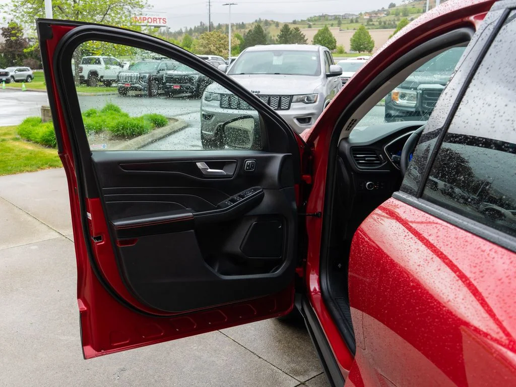 Used 2022 Red Ford SEL image 15