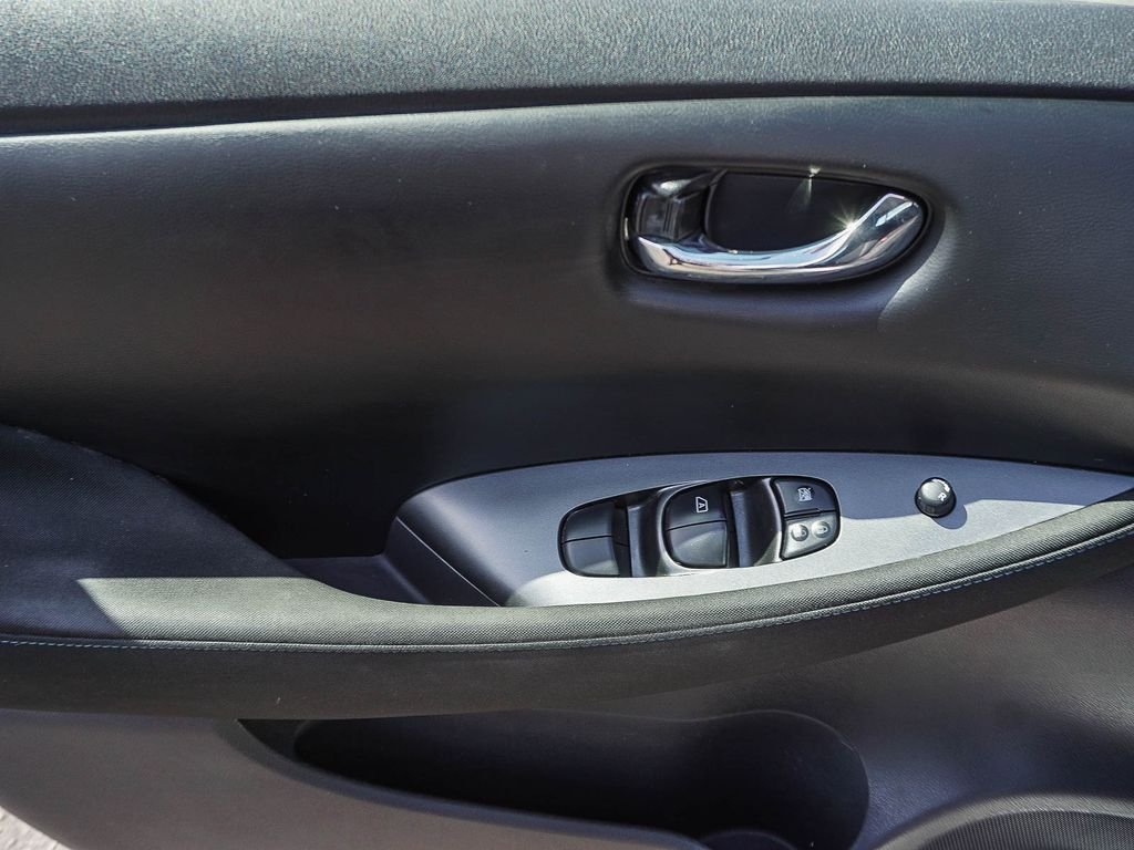 Used 2018 Silver Nissan S image 18