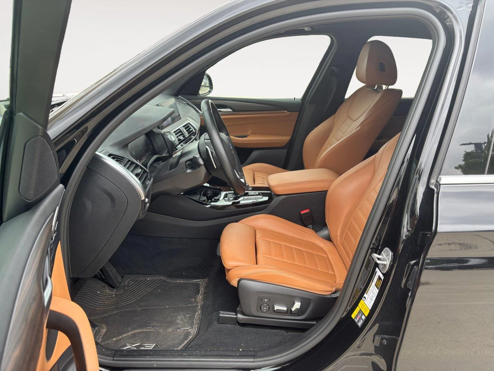 Used 2021 Jet Black BMW xDrive30e image 20
