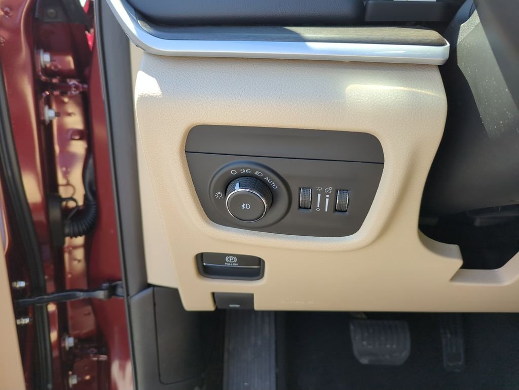 New 2026 Velvet Red Pearl-Coat Exterior Paint Jeep Limited image 20