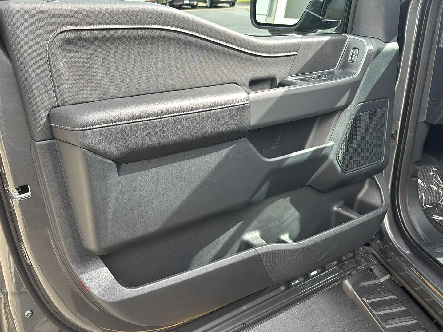 New 2026 Carbonized Gray Metallic Ford XLT image 10
