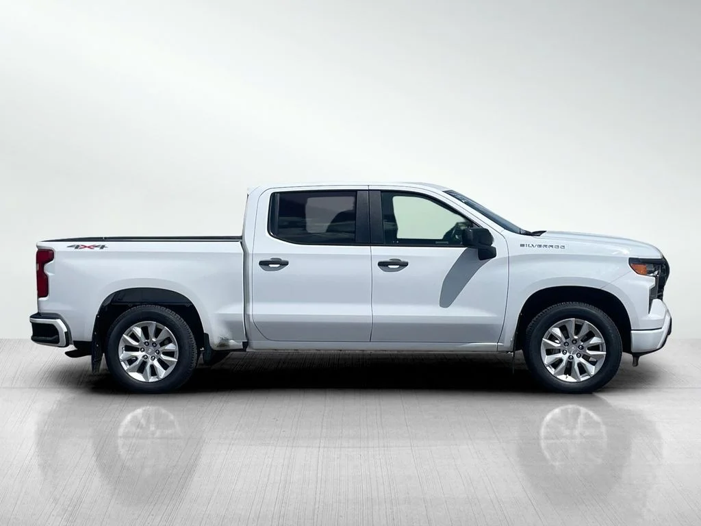 Used 2022 Summit White Chevrolet Custom image 2