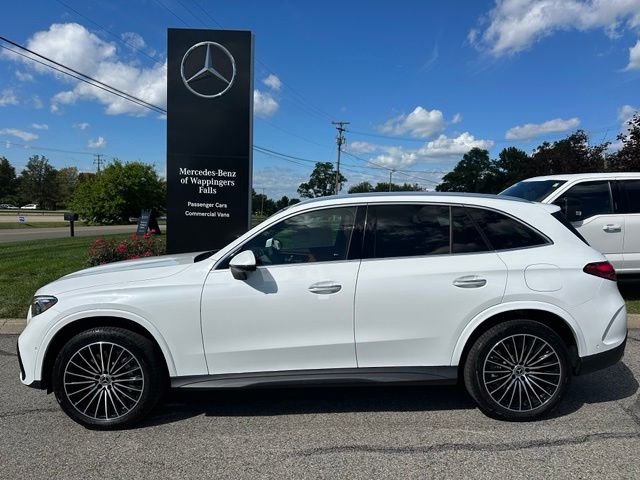 New 2027 MANUFAKTUR Moonlight White Metallic Mercedes-Benz GLC 350 image 2