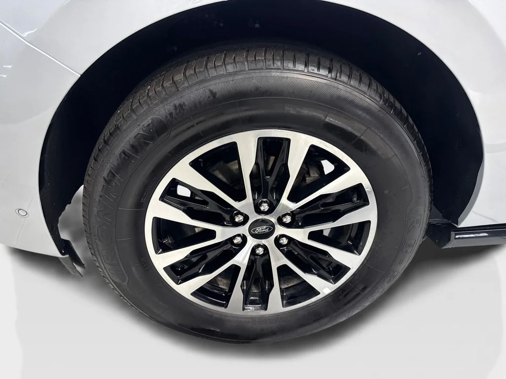 Used 2025 Silver Ford Platinum image 94