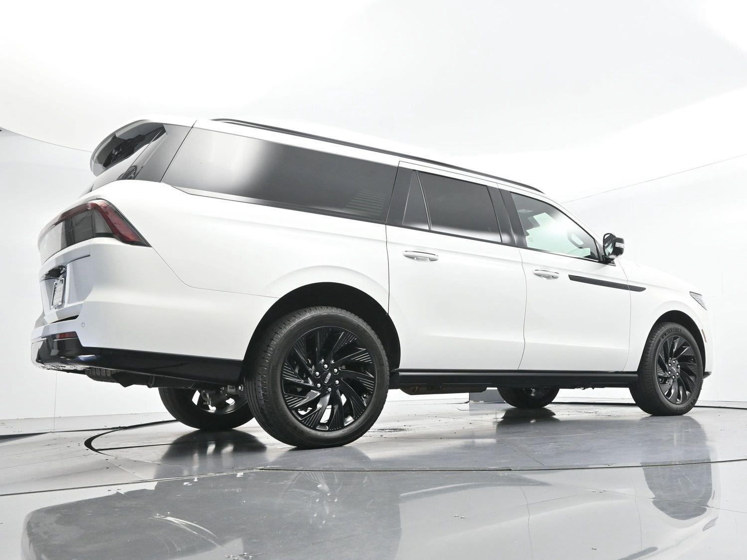 Used 2026 Pristine White Metallic Tri-coat Lincoln Reserve image 52