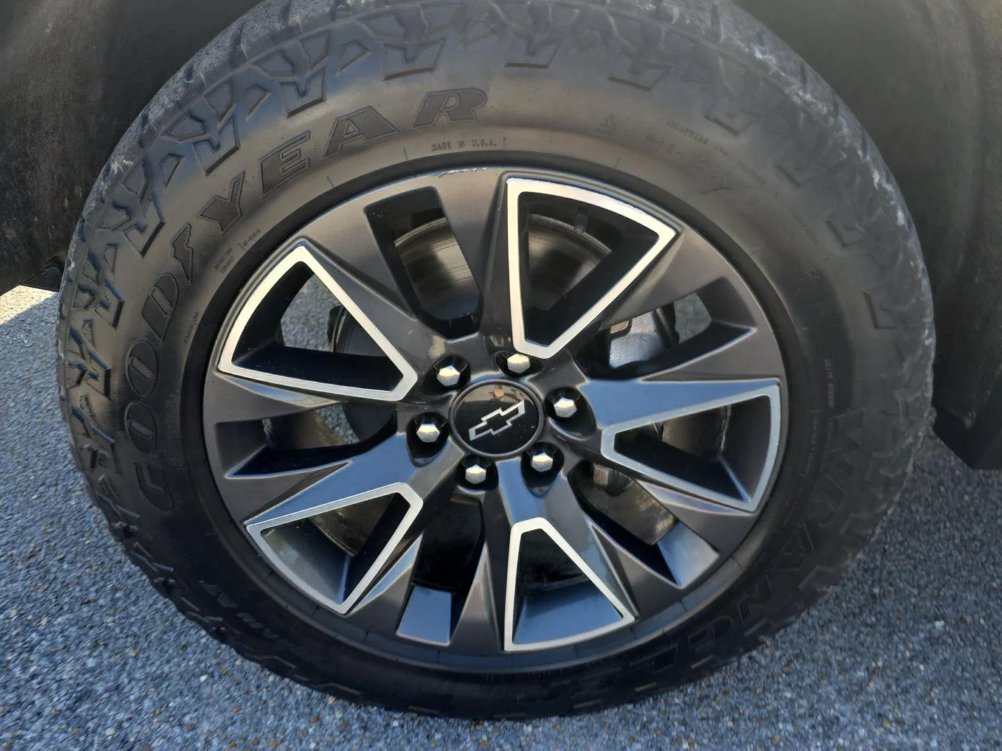Used 2021 Summit White Chevrolet Z71 image 26