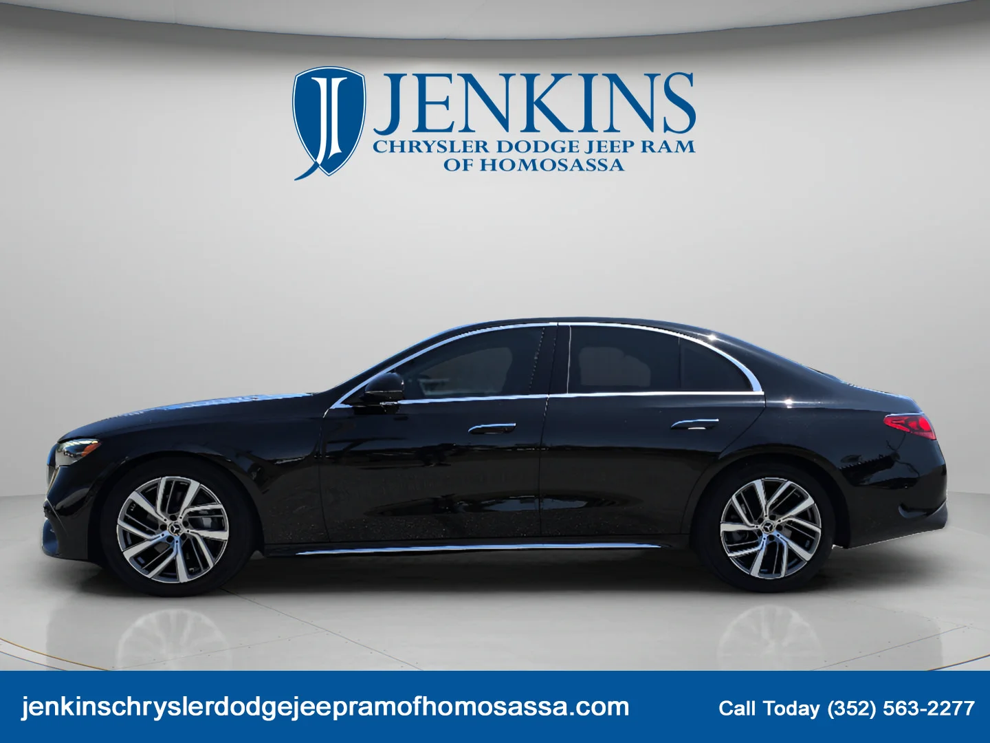 Used 2025 Obsidian Black Metallic Mercedes-Benz E 350 image 8