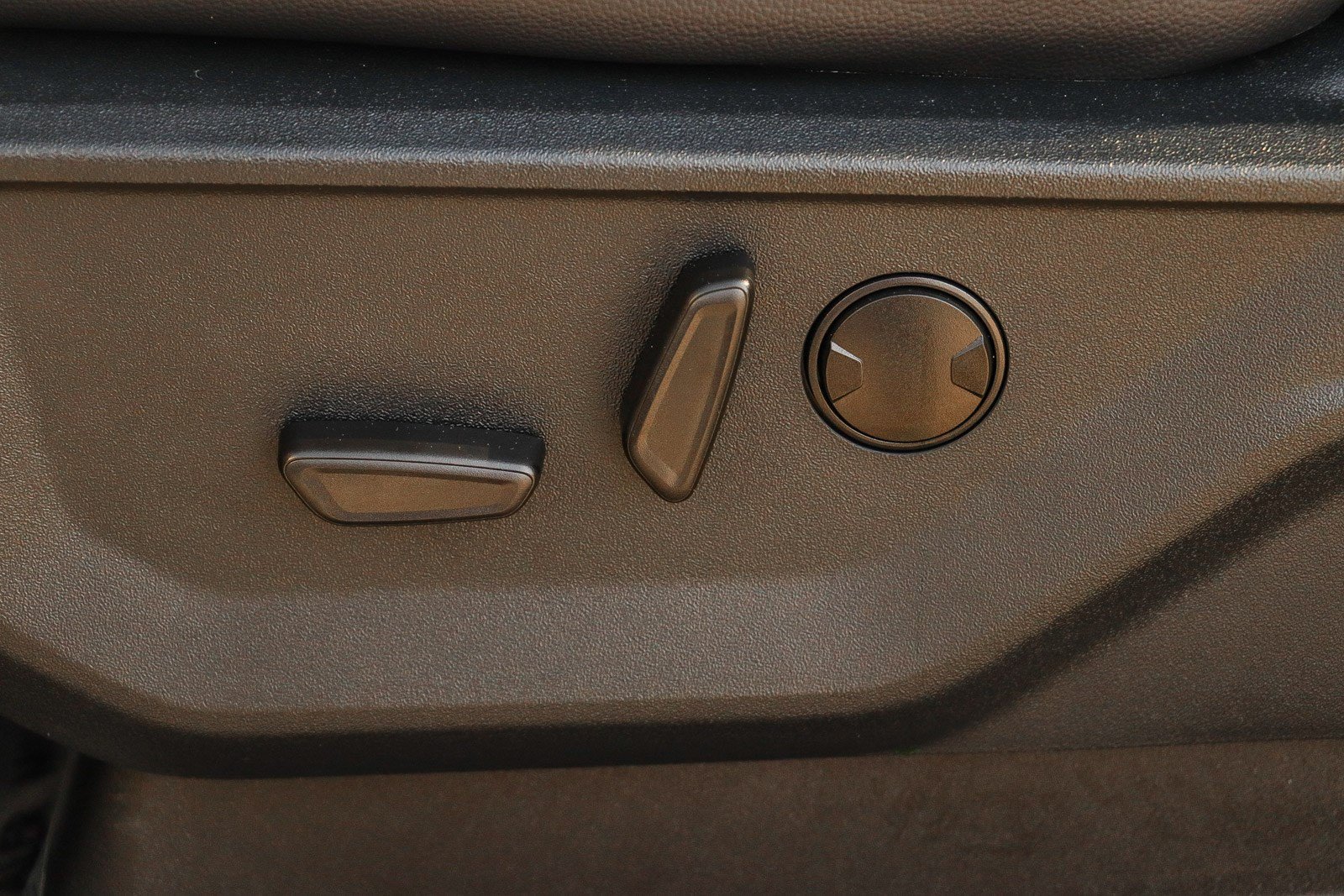 Used 2025 Black Metallic Ford LARIAT image 19