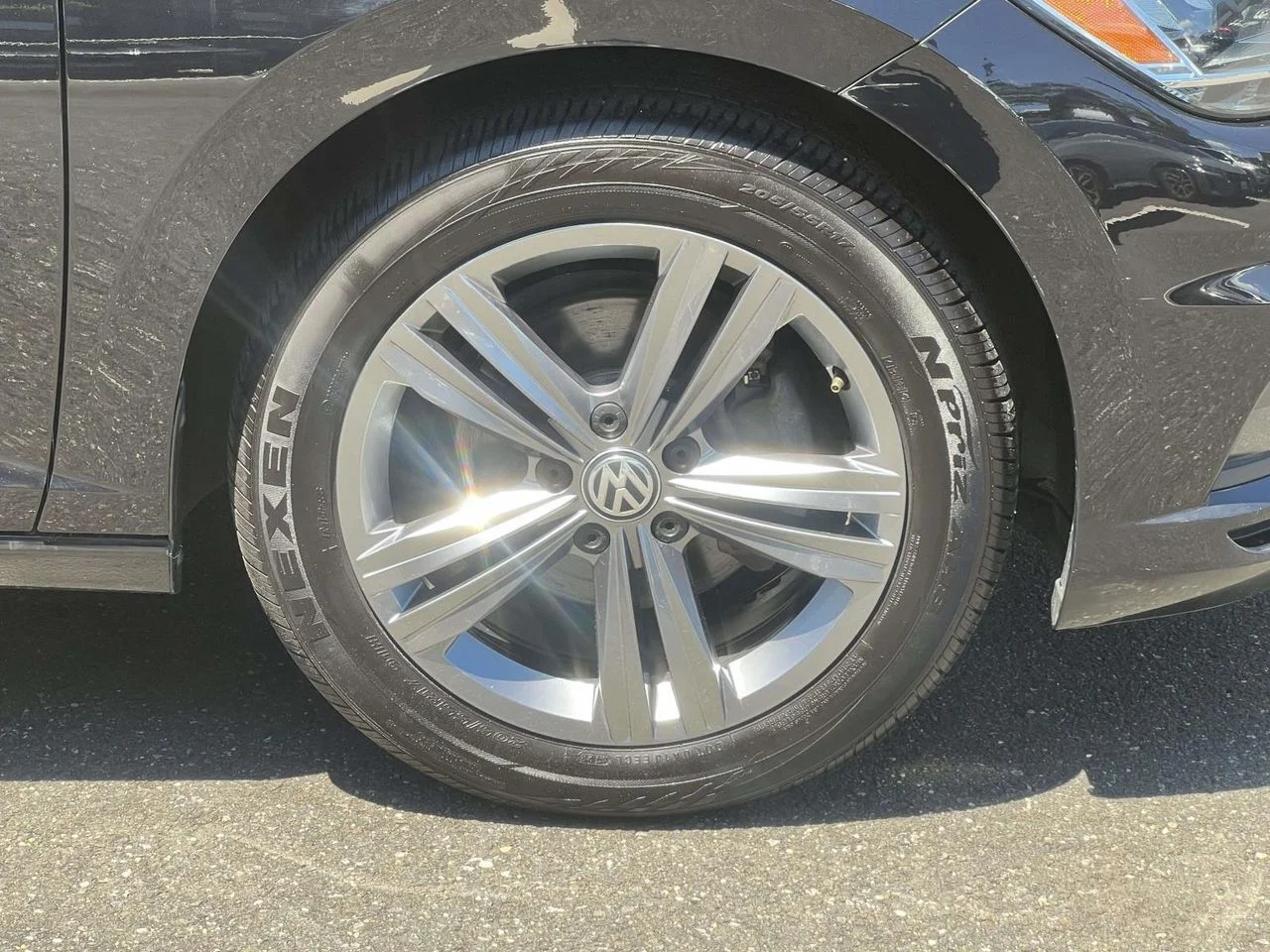 Used 2019 Deep Black Volkswagen 1.4T R-Line image 21