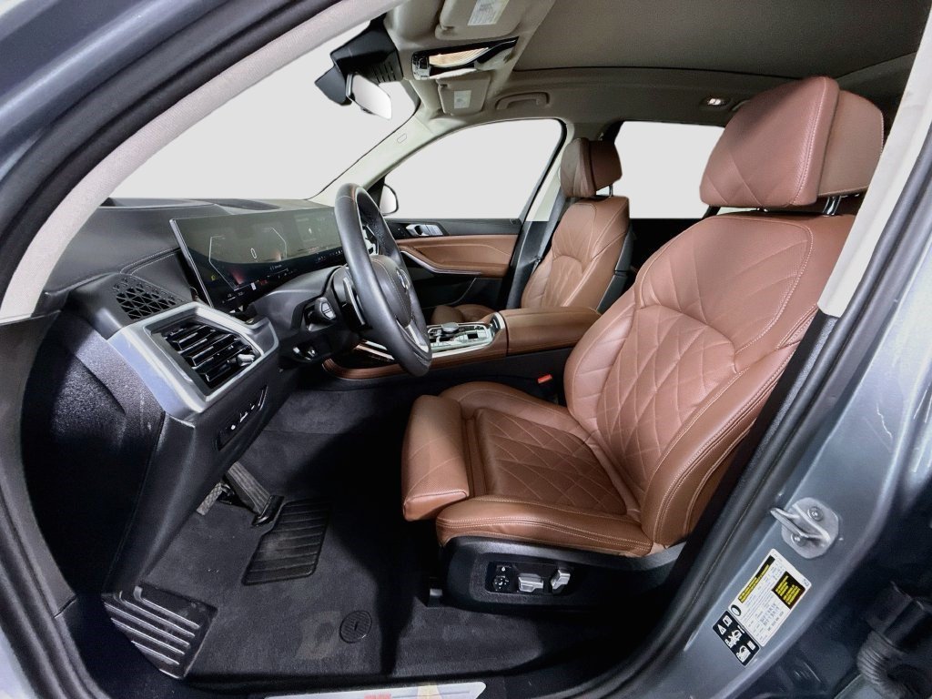 Used 2026 Skyscraper Gray Metallic BMW xDrive40i image 18