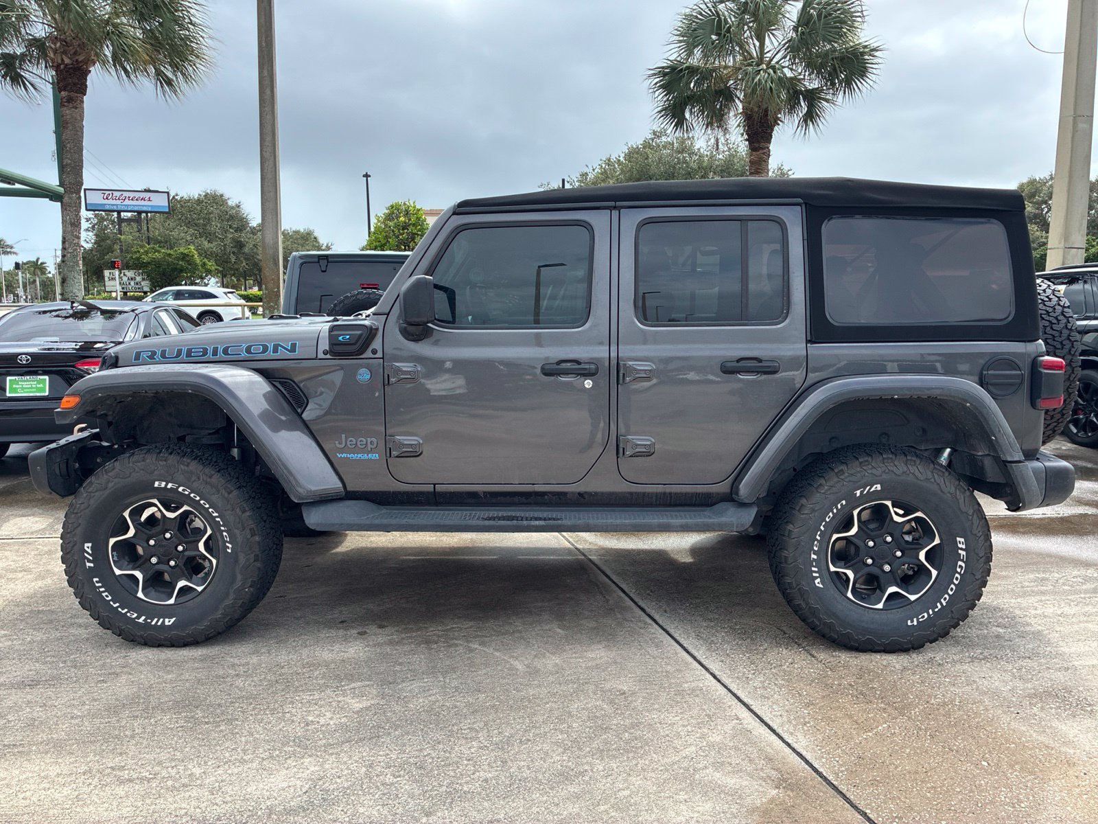Used 2021 Gray Jeep Unlimited Rubicon 4xe image 2