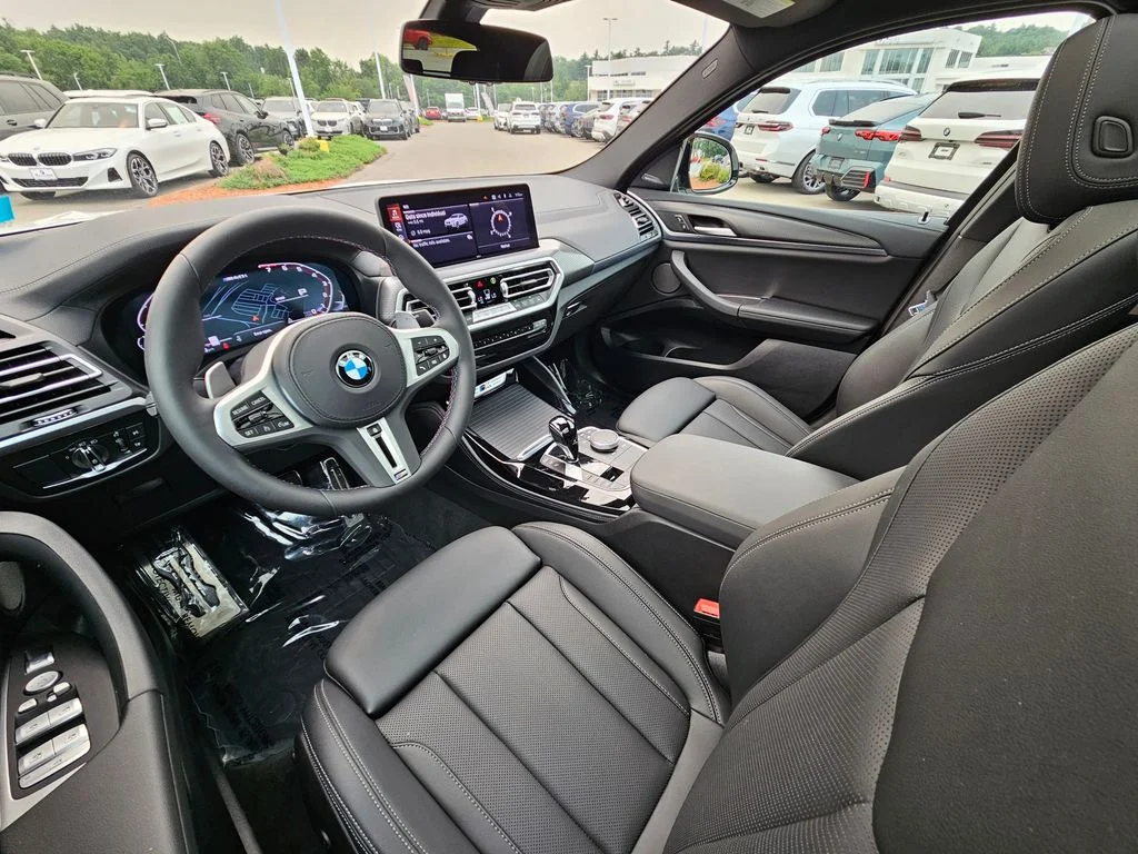 Used 2025 Alpine White BMW M40i image 25