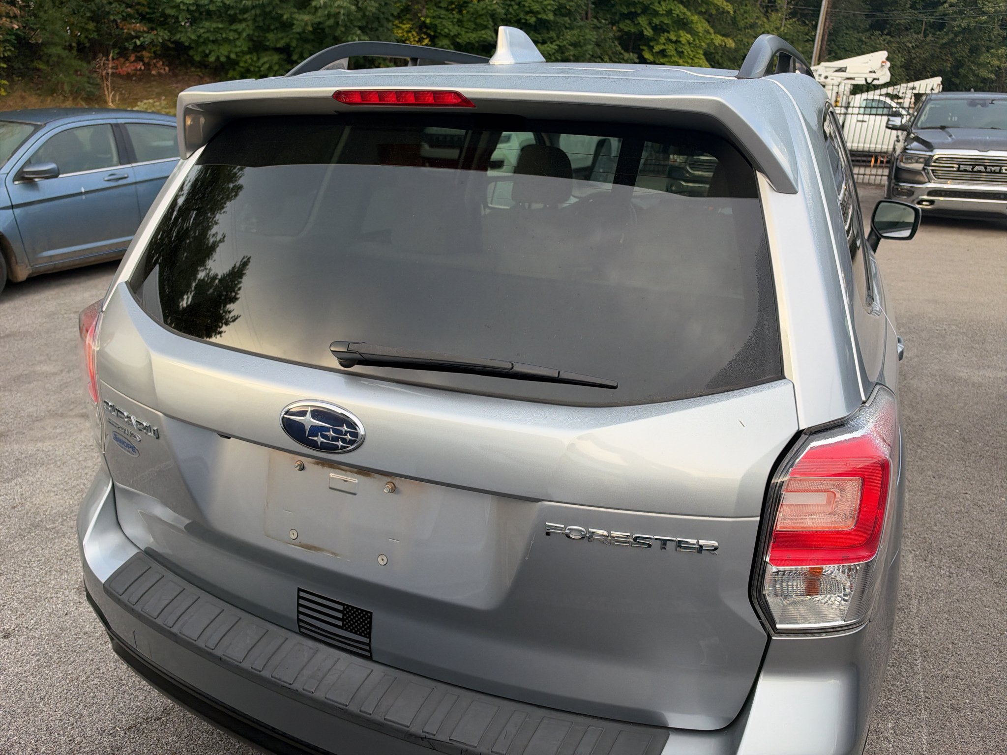 Used 2018 Ice Silver Metallic Subaru Premium image 6