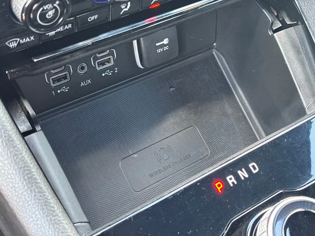 Used 2023 Red Jeep Altitude image 41