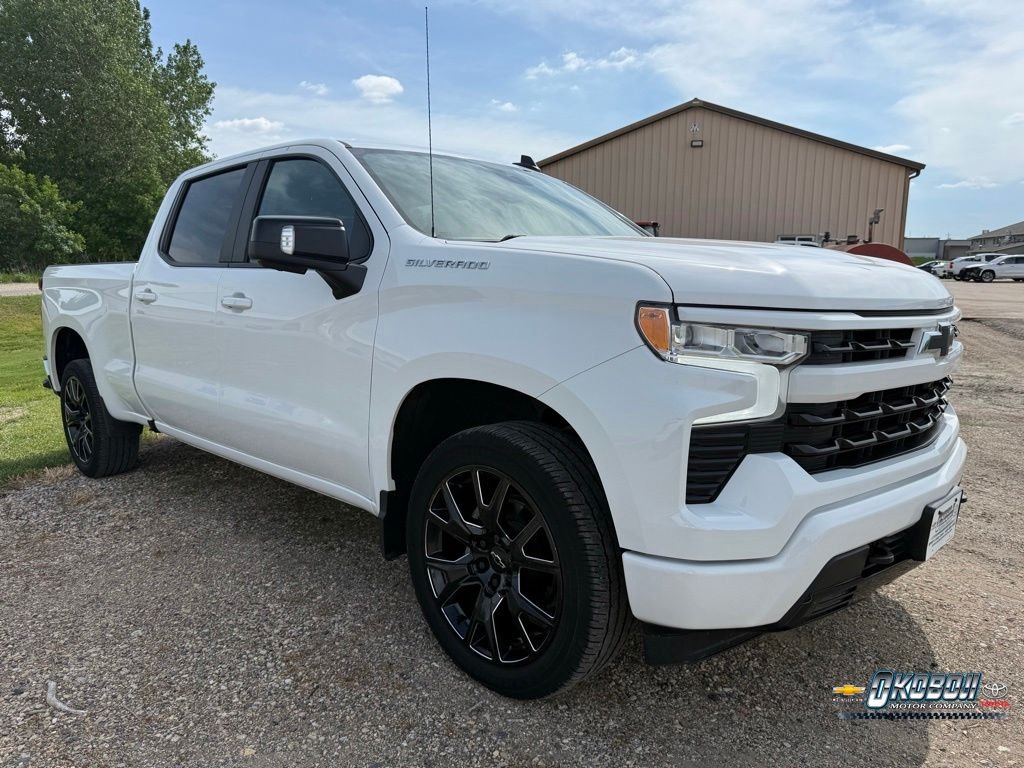 Used 2022 White Chevrolet RST image 1