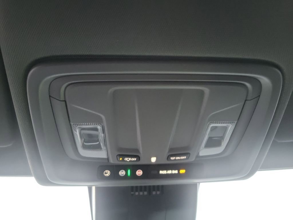 2025 Chevrolet Silverado 1500 LT - Photo 18