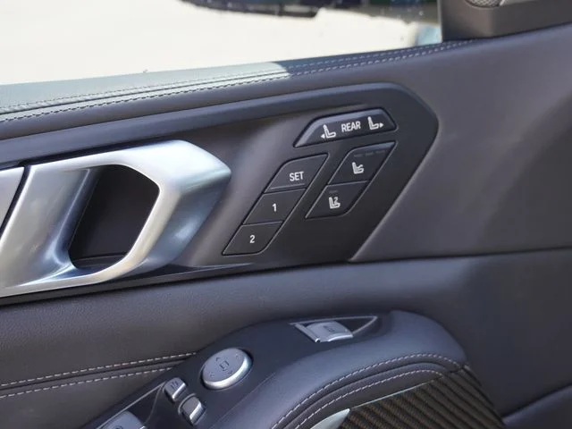 Used 2024 Black BMW M60i image 22