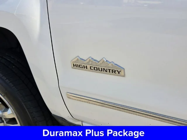 Used 2019 Iridescent Pearl Tricoat Chevrolet High Country image 11