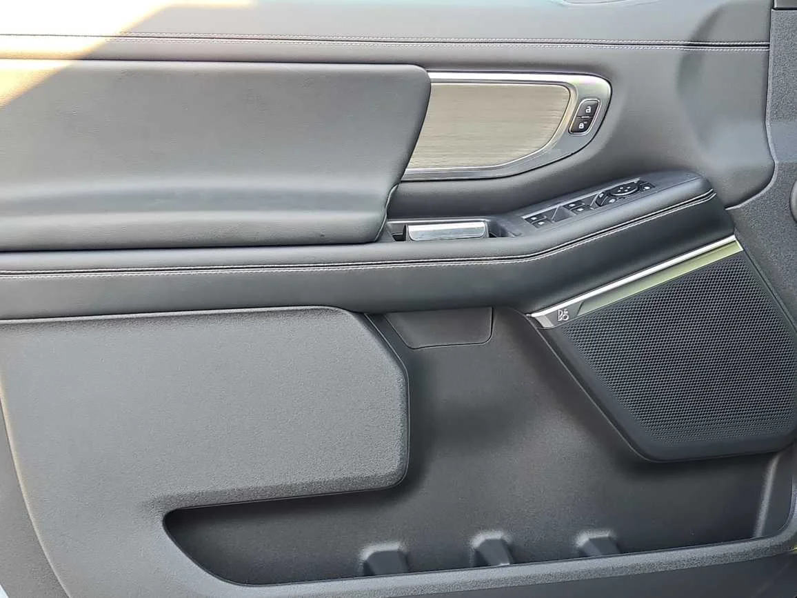 New 2027 Glacier Gray Metallic Tri-Coat Ford MAX Platinum image 10