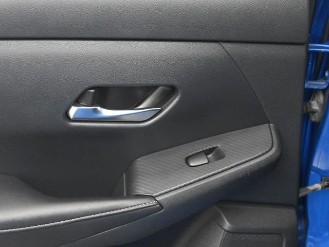 Used 2022 Blue Nissan SV image 21