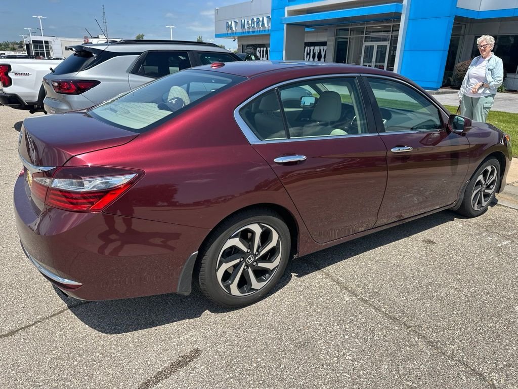 Used 2016  Honda EX-L image 6