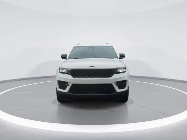 Used 2023 White/off-white Jeep Altitude X image 3