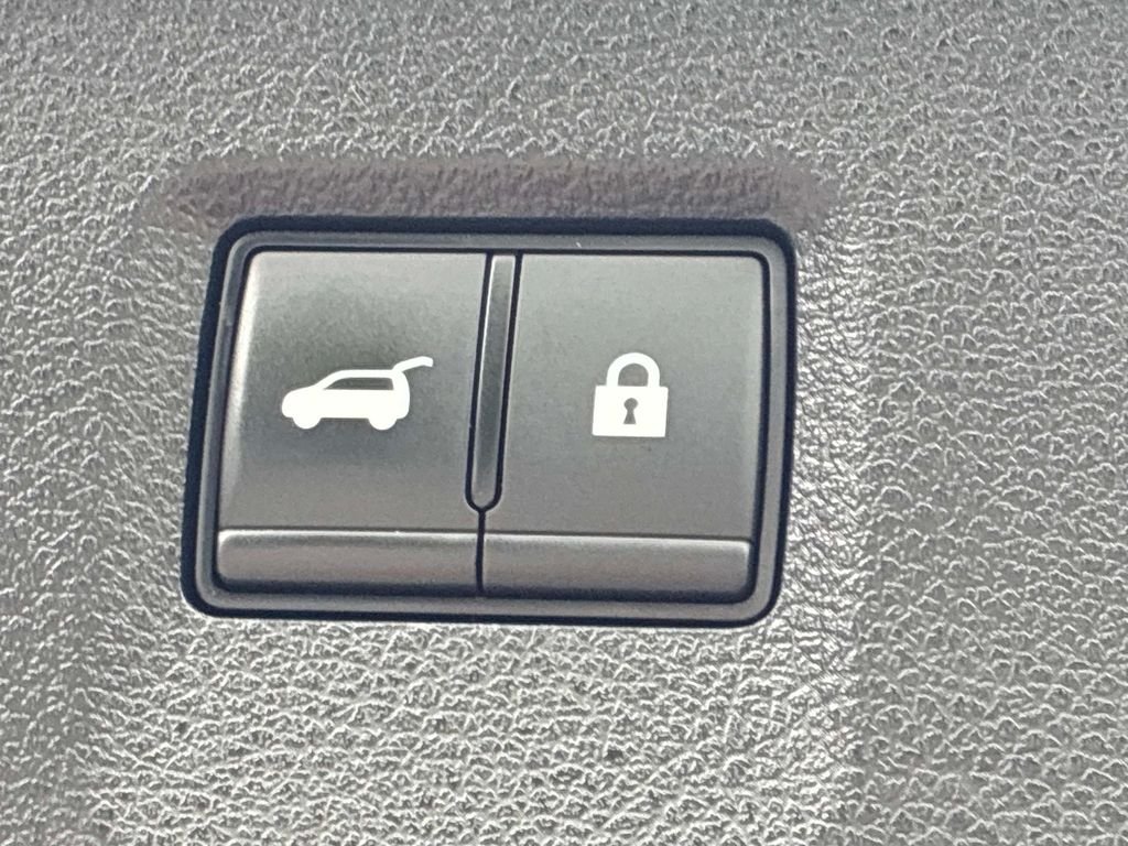 Used 2023 Silver INFINITI LUXE image 16