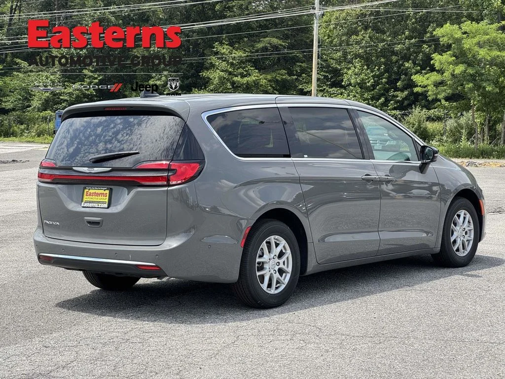 2025 Chrysler Pacifica Select - Photo 7