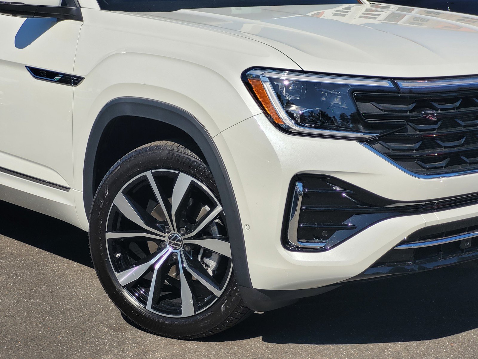 New 2025 White Volkswagen 2.0T SEL Premium R-Line image 3