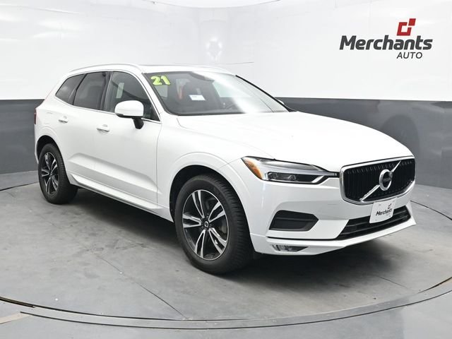 Used 2021 White Volvo T6 Momentum image 1