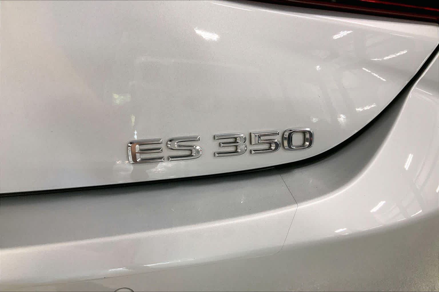 Used 2021 Silver Lining Metallic Lexus  image 31