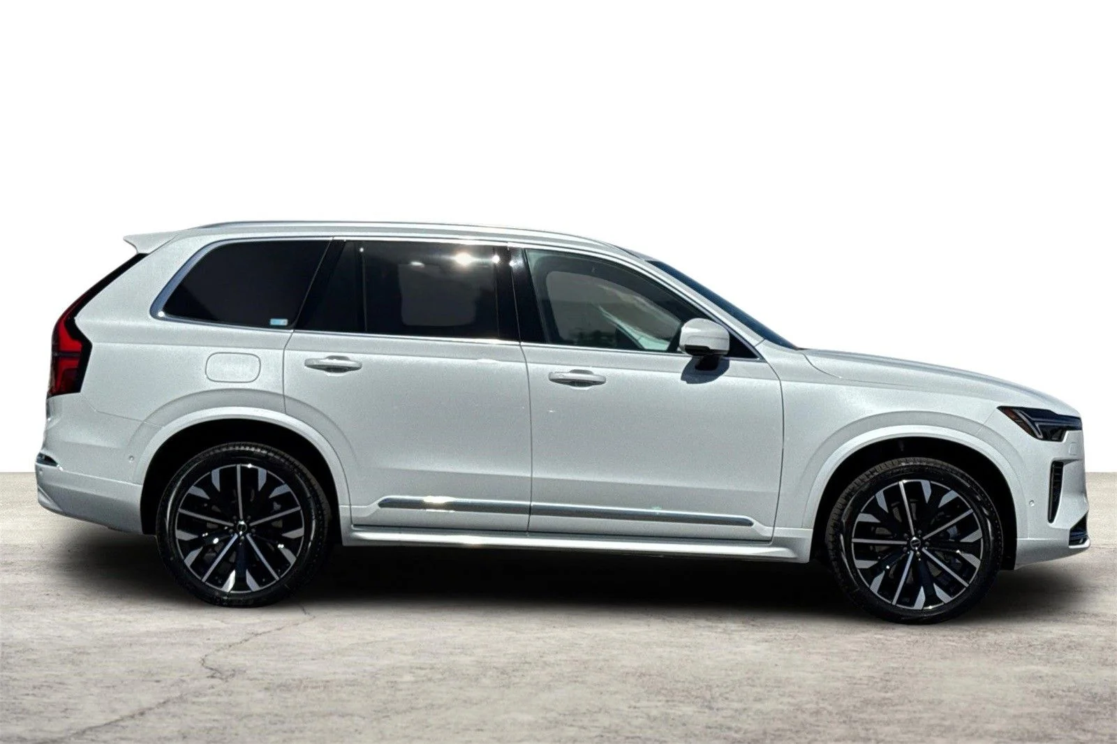 2026 Volvo XC90 Plus - Photo 8