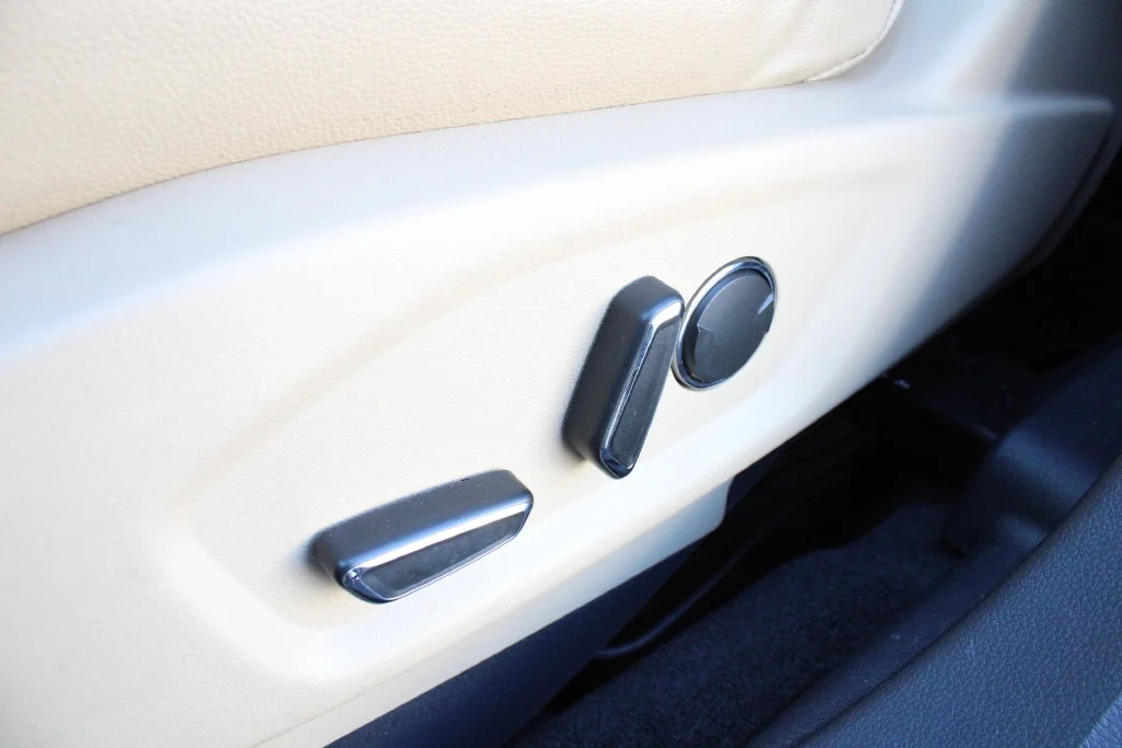 Used 2017 Gold Ford XLT image 3