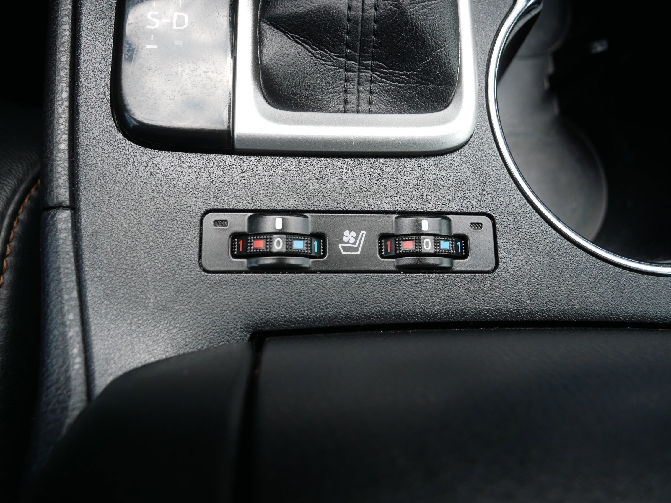 Used 2017 Midnight Black Metallic Toyota Limited Platinum image 28