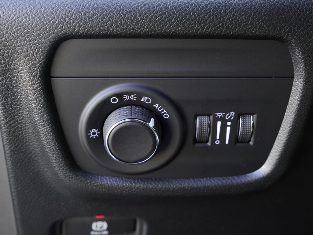 New 2026 Baltic Gray Metallic Clear-Coat Exterior Paint Jeep Laredo X image 11