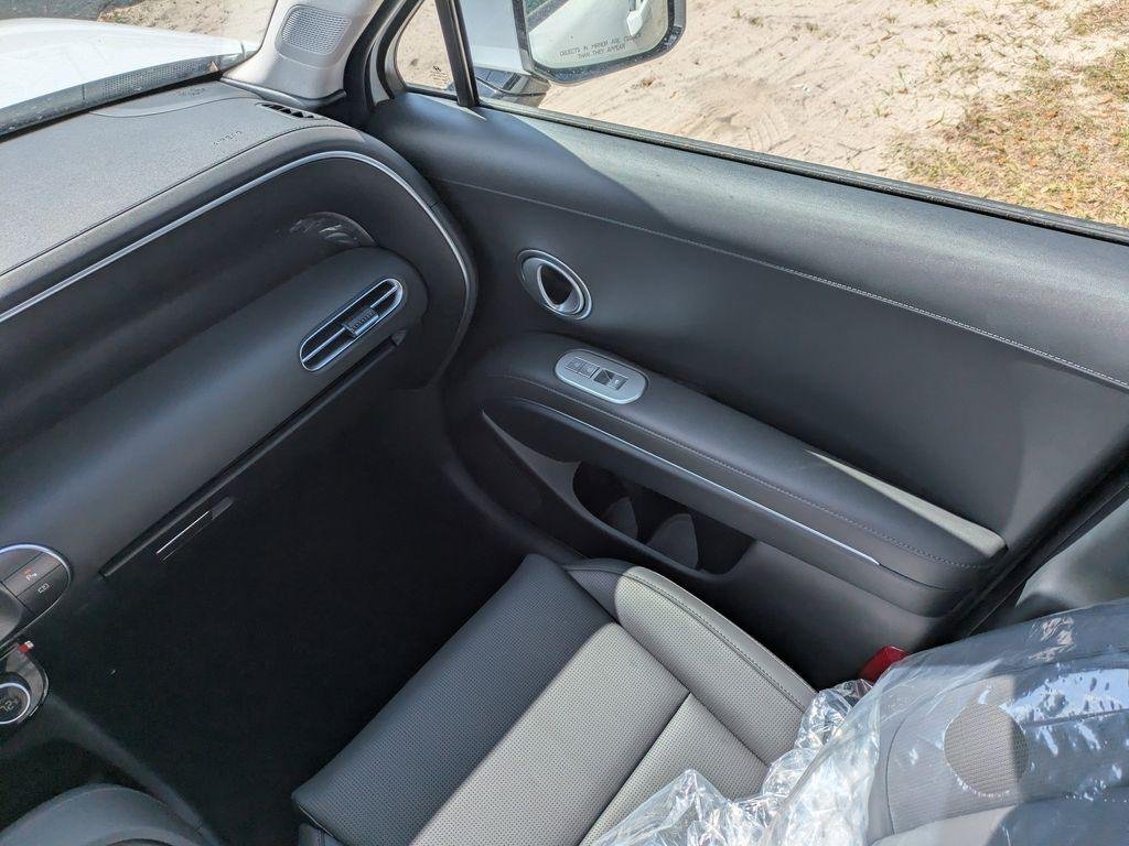 New 2026 White Hyundai SEL Premium FWD image 18