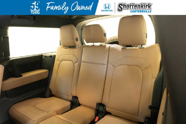 Used 2025  Land Rover S image 11