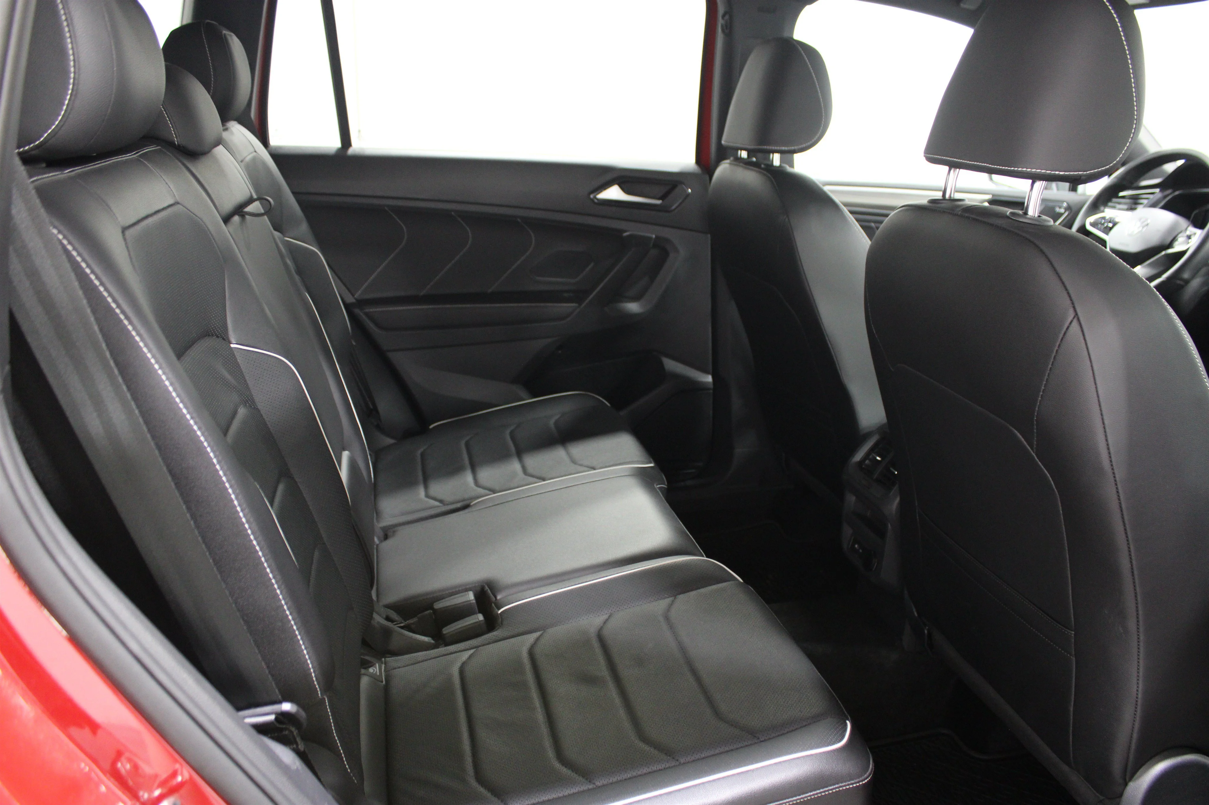 Used 2024 Kings Red Metallic Volkswagen SEL R-Line image 23