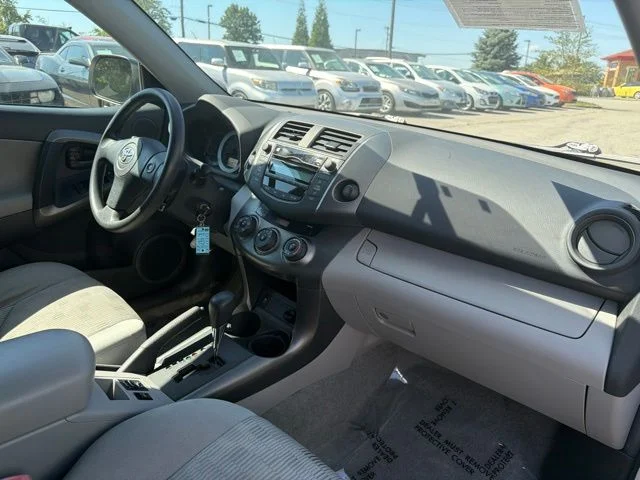 Used 2010 Silver Toyota Base image 27