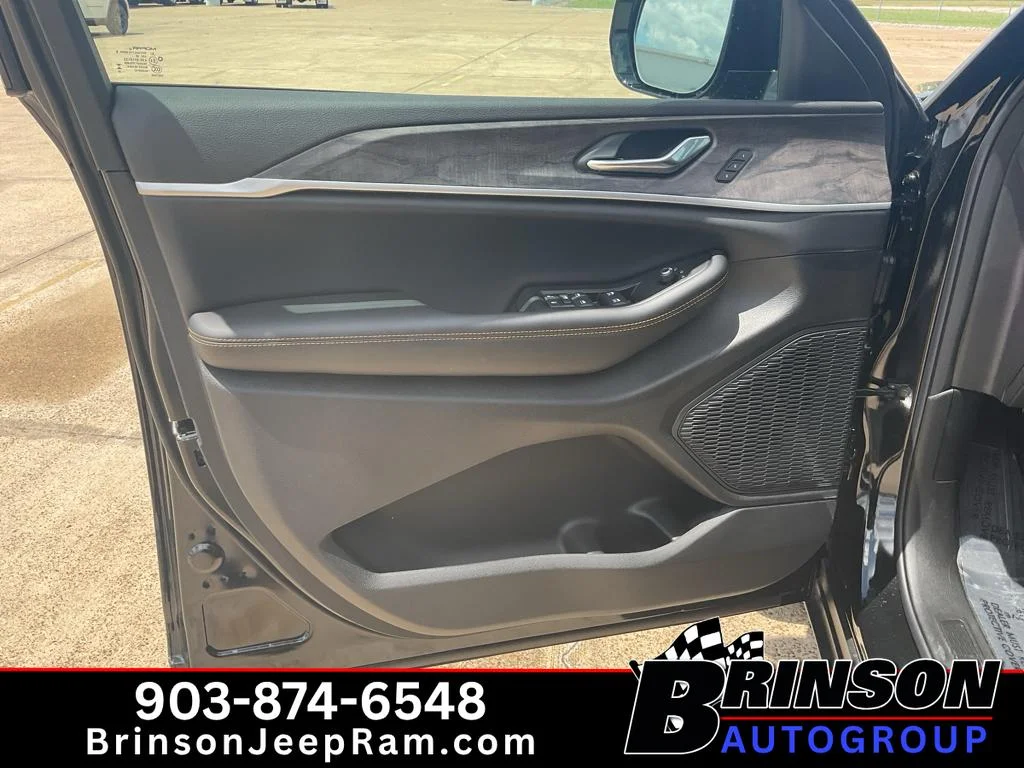 New 2026 Diamond Black Crystal Pearl-Coat Exterior Paint Jeep 85th Anniversary Edition image 10