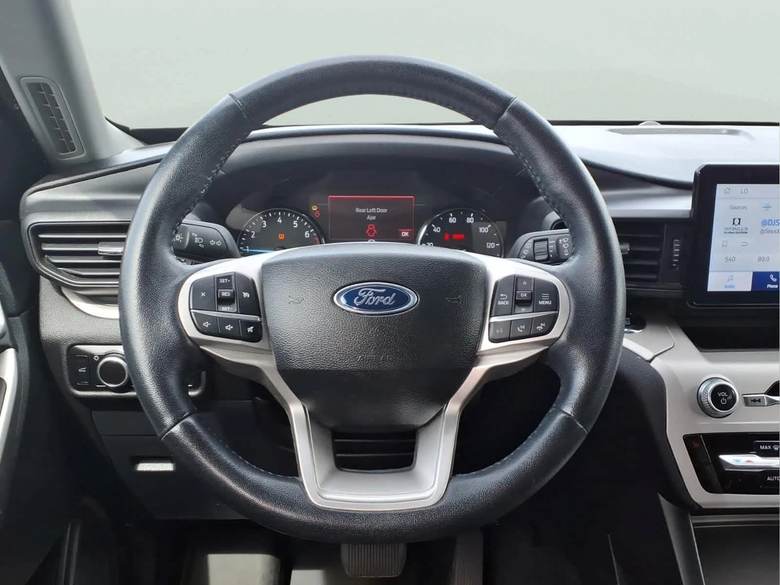 Used 2023 Agate Black Metallic Ford XLT image 19