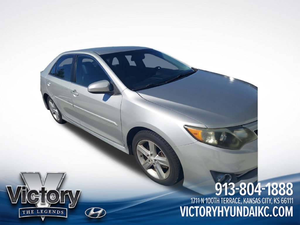 Used 2012 Silver Toyota SE image 3