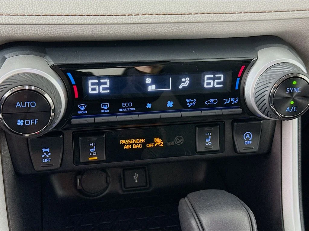 Used 2022 Silver Toyota XLE image 17