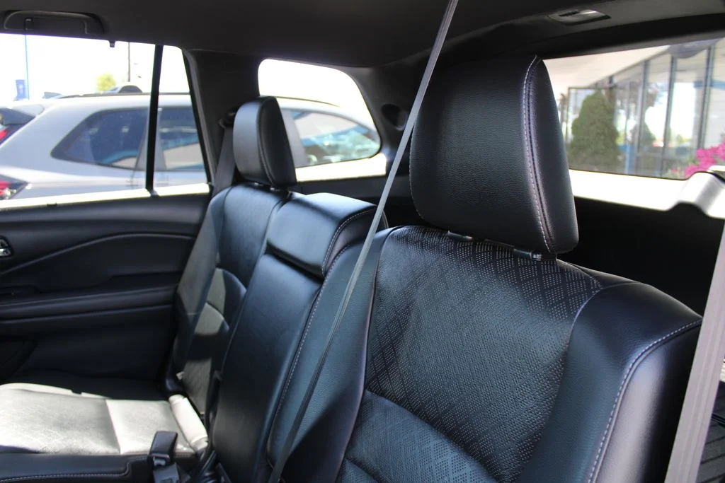 Used 2020 Lunar Silver Metallic Honda Touring image 17