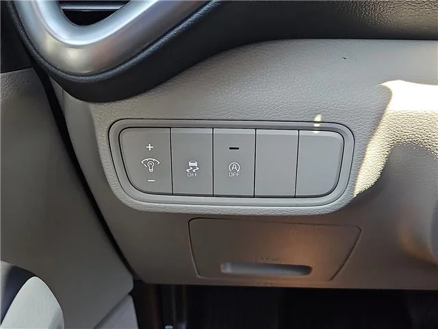 Used 2023 Snow White Pearl KIA LX (IVT) image 16