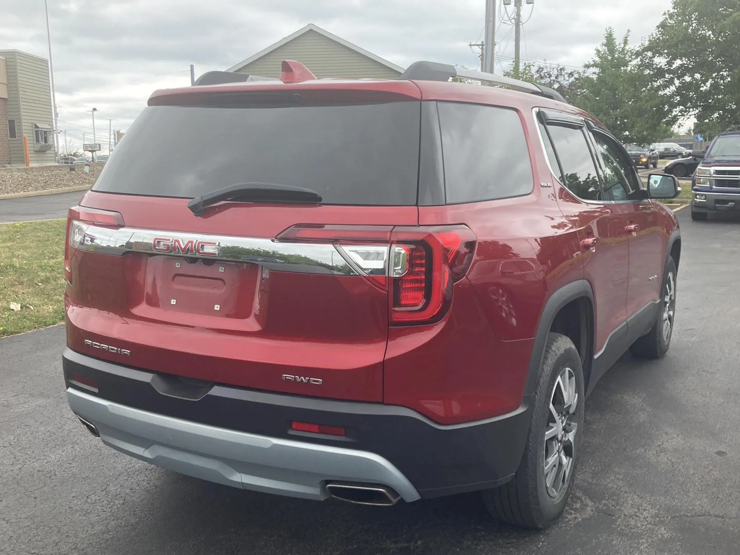 Used 2023 Volcanic Red Tintcoat GMC SLE image 7
